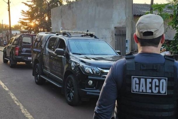 Opera&ccedil;&atilde;o Aray&uacute; cumpre pris&otilde;es e apreens&otilde;es contra organiza&ccedil;&atilde;o criminosa investigada por tr&aacute;fico e lavagem de dinheiro no Paran&aacute;.
