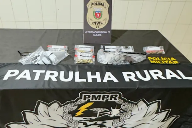 Pol&iacute;cias Civil e Militar apreenderam dois rev&oacute;lveres calibre .38 e diversas muni&ccedil;&otilde;es em uma propriedade rural de Goioer&ecirc;. O morador, de 44 anos, foi preso em flagrante e encaminhado &agrave; delegacia.