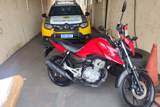 Motocicleta foi recolhida ao p&aacute;tio da Ciretran ap&oacute;s abordagem da Pol&iacute;cia Militar em Cidade Ga&uacute;cha. O condutor n&atilde;o possu&iacute;a CNH e recusou apresentar um motorista habilitado.
