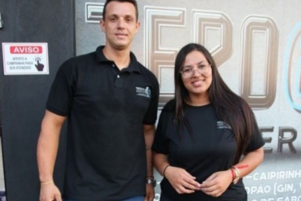 De uma barraca, um banner e um sonho para um novo espa&ccedil;o cheio de novidades! No dia 8 de agosto, a Zero 67 Beer reinaugura em novo endere&ccedil;o e convida toda a popula&ccedil;&atilde;o de Cruzeiro do Oeste para uma noite de m&uacute;sica, comemora&ccedil;&atilde;o e muita alegria. Venha fazer parte dessa nova hist&oacute;ria!