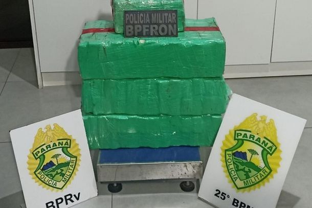 Cerca de 50 quilos de maconha foram encontrados escondidos em um Peugeot ap&oacute;s acidente na PRC-272, em Ipor&atilde;.