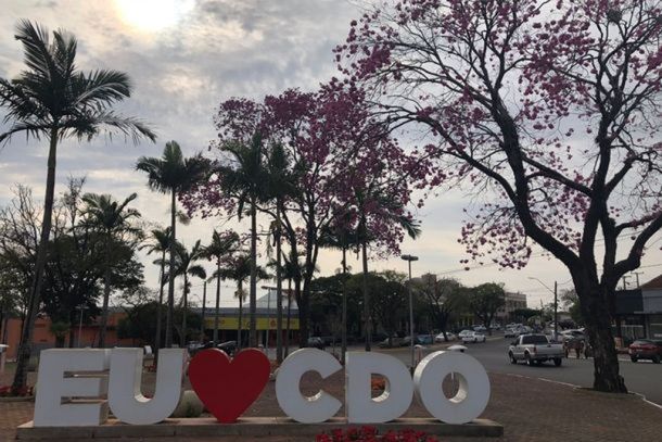 A previs&atilde;o indica chuva entre sexta e domingo, com temperaturas variando de 18&deg;C a 28&deg;C. O guarda-chuva continua sendo o melhor companheiro para o fim de semana.