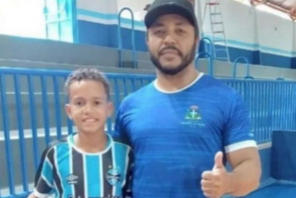 Rafael, de Cruzeiro do Oeste, aos 13 anos &eacute; camisa 10 e capit&atilde;o do Gr&ecirc;mio nas categorias de base; jovem disputa a Libertadores no Paraguai.