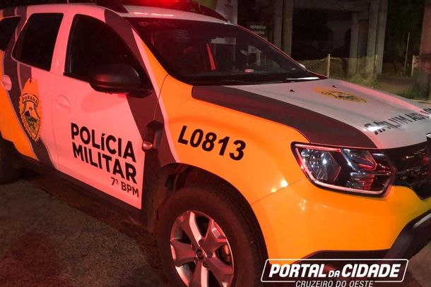 Homem de 24 anos foi preso com coca&iacute;na, dinheiro e celulares ap&oacute;s den&uacute;ncia sobre suposto tr&aacute;fico por delivery em Cruzeiro do Oeste.
