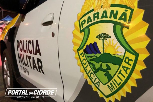 Caminhonete envolvida em colis&atilde;o foi encontrada sobre o canteiro central; motorista foi preso ap&oacute;s teste do baf&ocirc;metro confirmar embriaguez em Cruzeiro do Oeste.