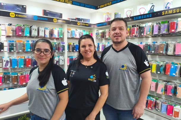 A Smartcell, loja de assist&ecirc;ncia t&eacute;cnica especializada, homenageia Cruzeiro do Oeste pelo anivers&aacute;rio do munic&iacute;pio e celebra sua conex&atilde;o com a comunidade local.