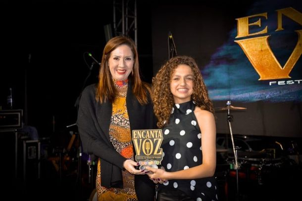 Representando Cruzeiro do Oeste, Allana Rodrigues conquistou o 3&ordm; lugar no Encanta Voz, em Goioer&ecirc;. Uma experi&ecirc;ncia especial ao lado de grandes talentos da regi&atilde;o!