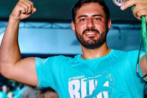 Com profundo pesar, nos despedimos de Gustavo Ferreira Picolo, que faleceu na manh&atilde; desta quarta-feira (14), ap&oacute;s um acidente. Representante comercial, presente na igreja e filho de Zilda, presidente da ACICO, ele deixa saudade entre familiares, amigos e pessoas que fizeram parte de sua trajet&oacute;ria. Nossos sentimentos a todos os enlutados.