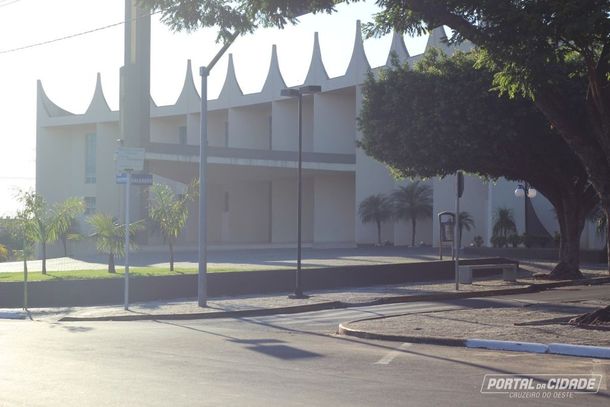 Pol&iacute;cia Militar localizou o suspeito no Jardim das Flores e recuperou o celular furtado e parte do dinheiro levado do escrit&oacute;rio paroquial, em Cruzeiro do Oeste.