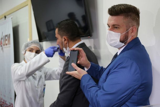 Aparelho faz a leitura das part&iacute;culas presentes na l&iacute;ngua dos pacientes e apresenta 90% de confiabilidade nos resultados.