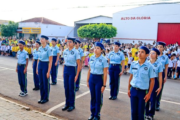 O edital tamb&eacute;m contempla vagas para monitores no Col&eacute;gio C&iacute;vico-Militar de Douradina.