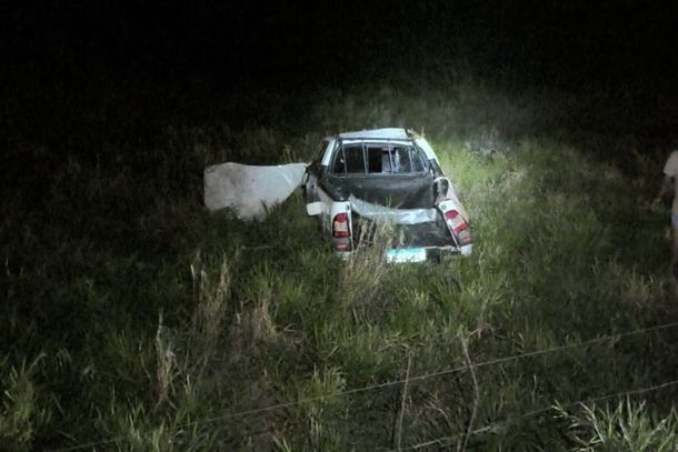 Homem morre e outra pessoa fica ferida ap&oacute;s capotamento na PR-082, em Douradina