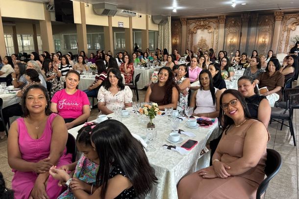 Ch&aacute; de mulheres re&uacute;ne cerca de 240 participantes em tarde de f&eacute; e uni&atilde;o em Douradina