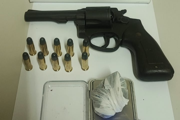 Pol&iacute;cia apreende rev&oacute;lver com numera&ccedil;&atilde;o suprimida durante abordagem em Cidade Ga&uacute;cha