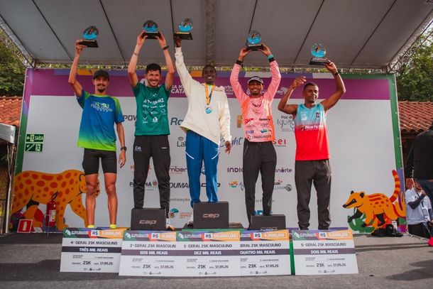 Os campe&otilde;es geral masculino 21 km.