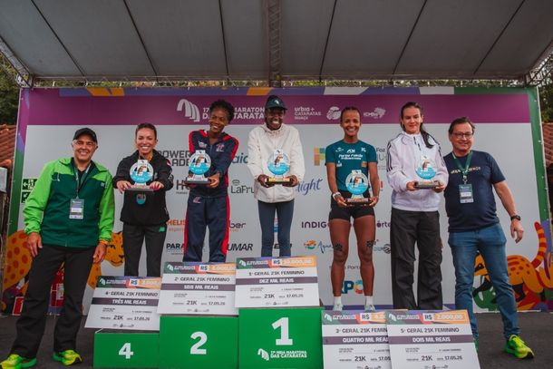 As campe&atilde;s geral feminino 21 km.