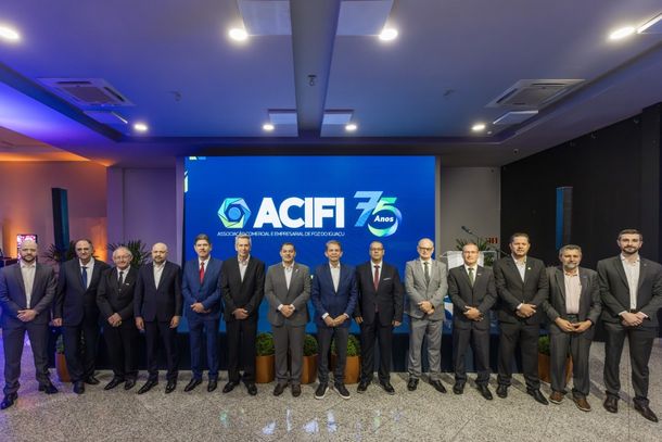 Lideranças e autoridades de Foz do Iguaçu, da região trinacional e do Paraná participaram do evento de posse