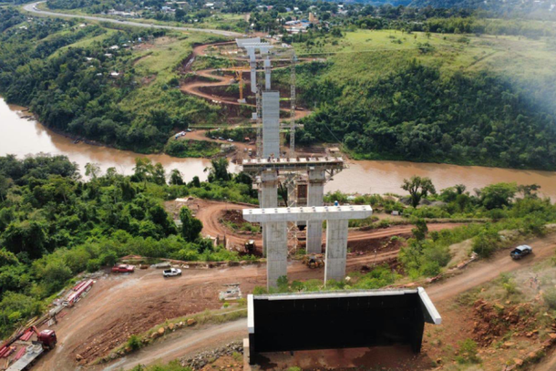 Ponte sobre o Rio Monday j&aacute; alcan&ccedil;ou 37,9% das obras conclu&iacute;das.