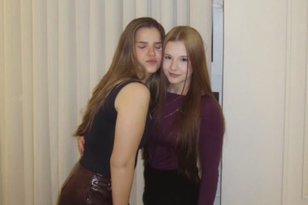 Fl&aacute;via Werner Saccomori, de 18 anos, e J&uacute;lia Datsch Wolf, de 17.