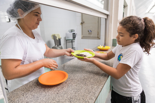 Aus&ecirc;ncia de merendeiras afeta rotina escolar em Foz do Igua&ccedil;u, aponta Educa&ccedil;&atilde;o