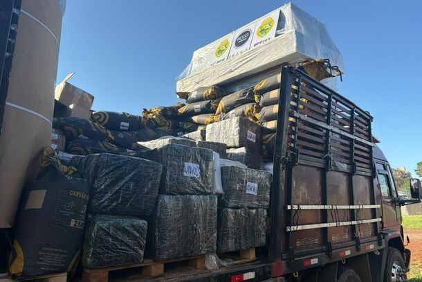 Caminh&atilde;o com carga de carv&atilde;o &eacute; flagrado com 1,5 tonelada de maconha na BR-277