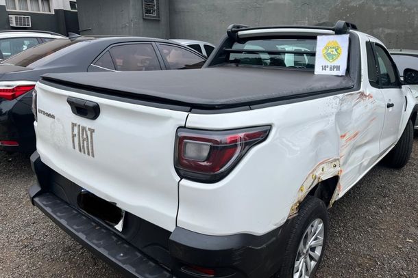 Carro roubado &eacute; encontrado pela pol&iacute;cia minutos depois do crime no Jardim Jupira