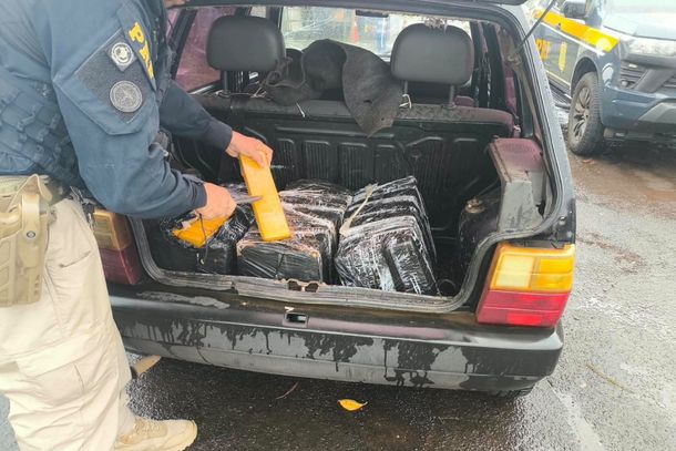 Carro sai de Foz do Igua&ccedil;u com 90 kg de maconha e &eacute; parado pela PRF na BR-277