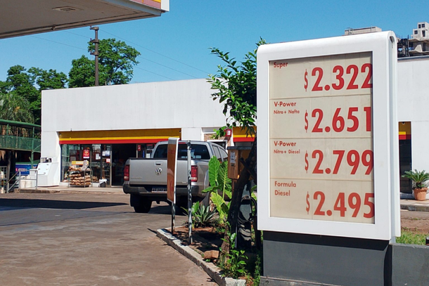 Gasolina chega a R$ 8,01 em Puerto Iguaz&uacute;; veja compara&ccedil;&atilde;o com Foz e Paraguai