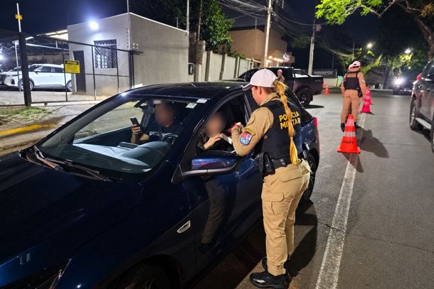 De 70 ve&iacute;culos parados em blitz, fiscaliza&ccedil;&atilde;o da PM registra 34 infra&ccedil;&otilde;es