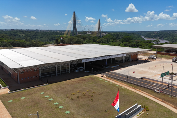 Aduana paraguaia da Ponte da Integra&ccedil;&atilde;o, que liga Presidente Franco a Foz do Igua&ccedil;u.