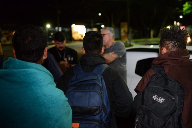 Em uma noite, opera&ccedil;&atilde;o aborda 30 pessoas em situa&ccedil;&atilde;o de rua e 21 aceitam acolhimento