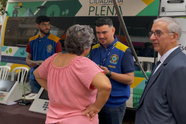 Justi&ccedil;a Eleitoral leva urna para treinamento de eleitores em dois pontos de Foz