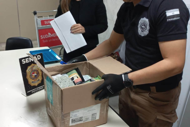 Maconha premium enviada de Miami para CDE &eacute; encontrada escondida entre temperos