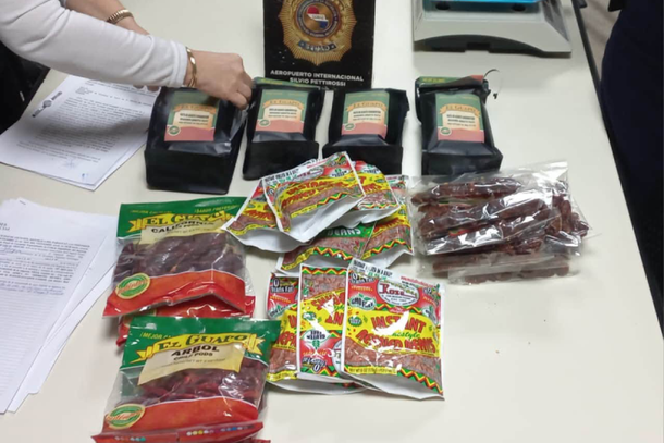 Maconha premium enviada de Miami para CDE &eacute; encontrada escondida entre temperos