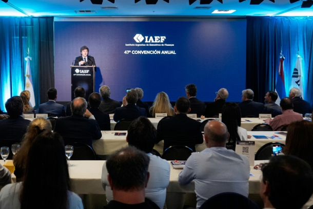 Presidente Javier Milei participou nesta sexta-feira (4) da 47&ordf; Conven&ccedil;&atilde;o Anual do IAEF, realizada em Puerto Iguaz&uacute;, na Argentina.