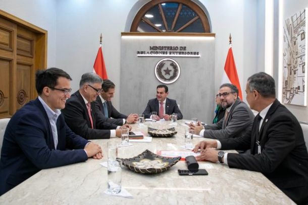 Paraguai e Brasil estudam solu&ccedil;&atilde;o para conectar redes el&eacute;tricas de 50 e 60 Hz