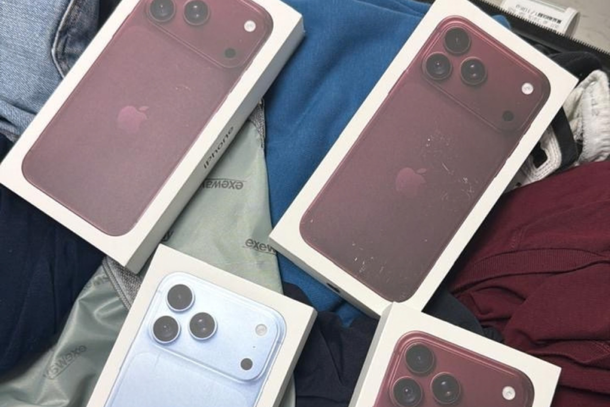 Receita apreende 30 iPhones 18 Pro Max no aeroporto de Foz; carga vale R$ 1 milh&atilde;o