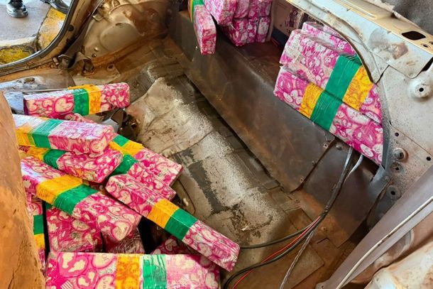 Receita encontra 212 kg de maconha escondidos em carro na Ponte da Amizade