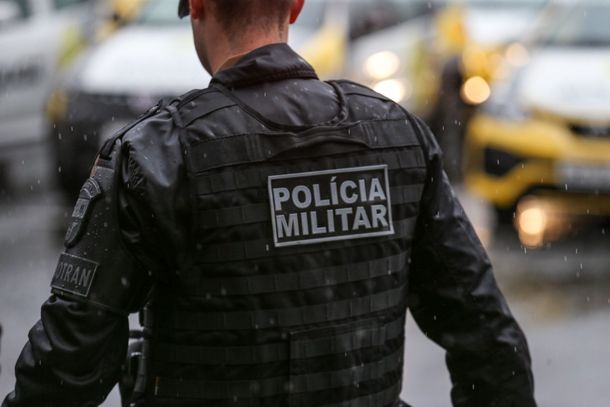 V&iacute;tima mantida em c&aacute;rcere pede socorro e pol&iacute;cia encontra 95 kg de maconha