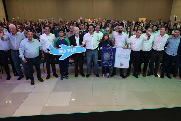 35 estudantes da regi&atilde;o de Foz v&atilde;o estudar no exterior pelo Ganhando o Mundo