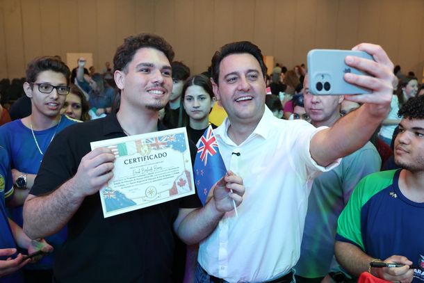 35 estudantes da regi&atilde;o de Foz v&atilde;o estudar no exterior pelo Ganhando o Mundo