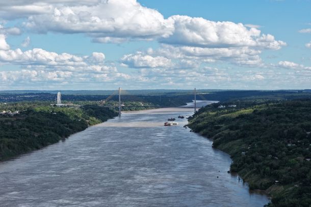 Rio Paran&aacute; baixa, mas segue 16 metros acima do normal, segundo a Itaipu Binacional