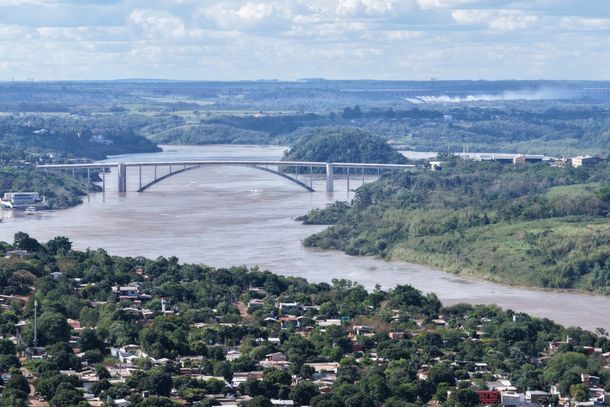 Rio Paran&aacute; baixa, mas segue 16 metros acima do normal, segundo a Itaipu Binacional
