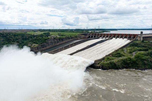 Ap&oacute;s atingir pico previsto, Rio Paran&aacute; pode come&ccedil;ar a baixar, mas exige cautela