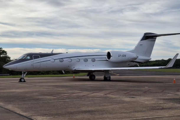 Avi&atilde;o parado em Puerto Iguaz&uacute; levanta suspeita sobre viagem de Fl&aacute;vio Bolsonaro aos EUA