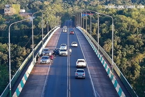 C&acirc;mera ao vivo do Portal registra momento de acidente na Ponte Tancredo Neves