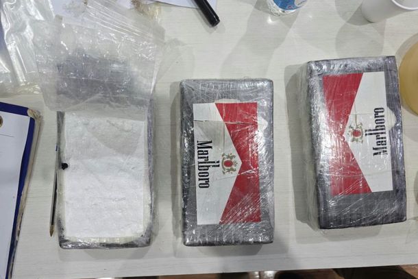 Caminhoneira &eacute; presa em Ciudad del Este com coca&iacute;na avaliada em US$ 3,9 milh&otilde;es