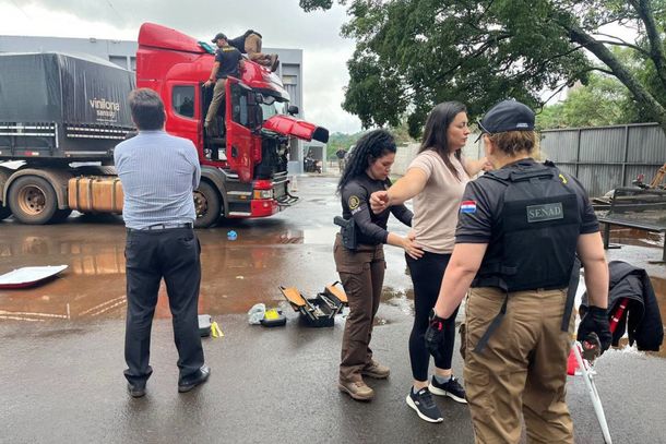 Caminhoneira &eacute; presa em Ciudad del Este com coca&iacute;na avaliada em US$ 3,9 milh&otilde;es