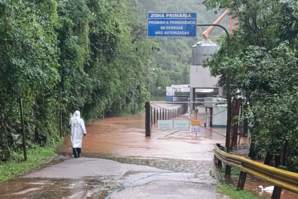 Avenida General Meira, no Porto de Extra&ccedil;&atilde;o de Areia.