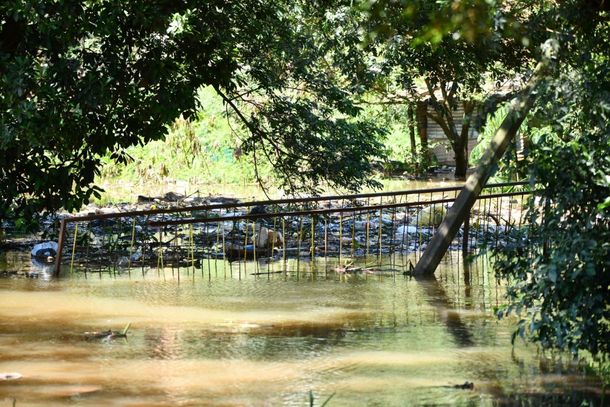 Cheia do Paran&aacute; amea&ccedil;a casas e Itaipu mobiliza assist&ecirc;ncia em Ciudad del Este